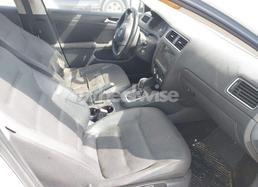 Photo 5 of 2012 Volkswagen Jetta 2.5L SE (VIN 3VWDP7AJ4CM457941)