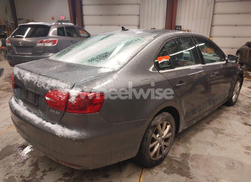 Photo 4 of 2013 Volkswagen Jetta 2.5L SE (VIN 3VWDP7AJ4DM201820)