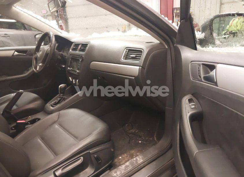 Photo 5 of 2013 Volkswagen Jetta 2.5L SE (VIN 3VWDP7AJ4DM201820)