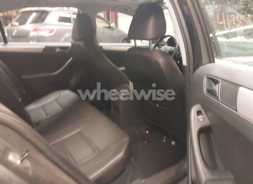 Photo 8 of 2013 Volkswagen Jetta 2.5L SE (VIN 3VWDP7AJ4DM201820)