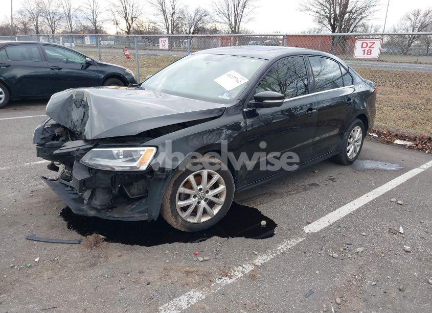 Photo 2 of 2013 Volkswagen Jetta 2.5L SE (VIN 3VWDP7AJ4DM258390)