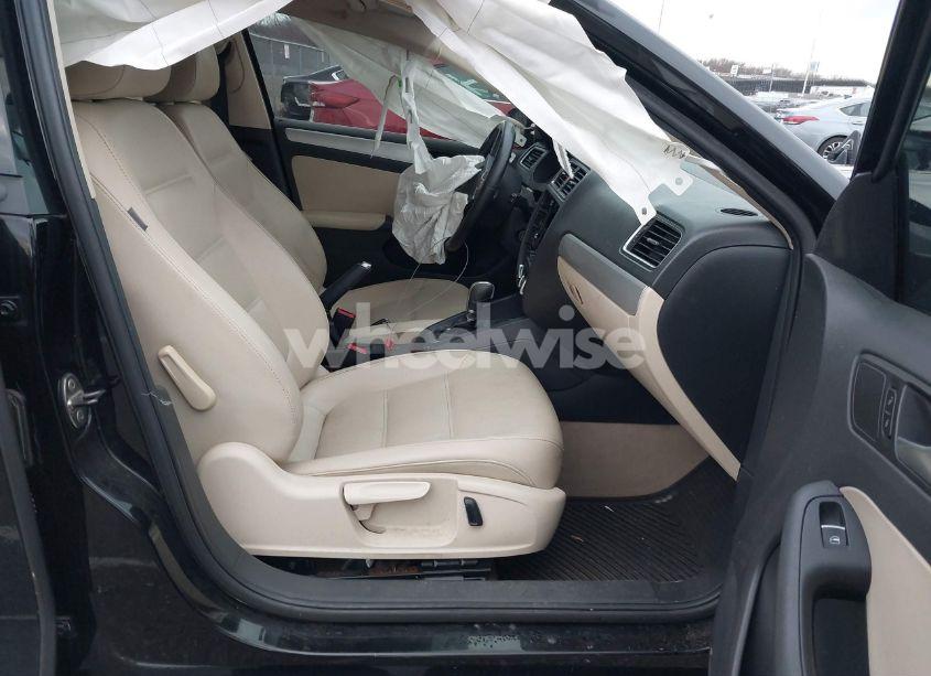 Photo 5 of 2013 Volkswagen Jetta 2.5L SE (VIN 3VWDP7AJ4DM258390)