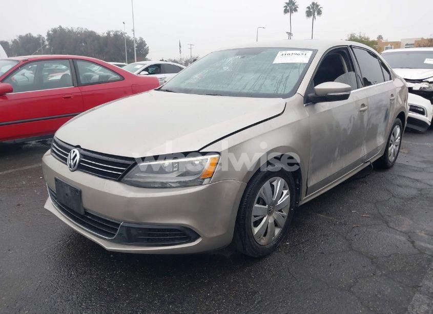 Photo 2 of 2013 Volkswagen Jetta 2.5L SE (VIN 3VWDP7AJ4DM265033)