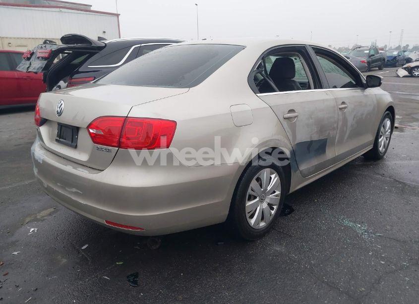 Photo 4 of 2013 Volkswagen Jetta 2.5L SE (VIN 3VWDP7AJ4DM265033)