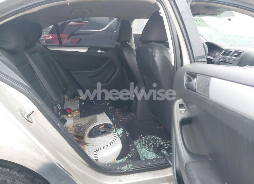 Photo 8 of 2013 Volkswagen Jetta 2.5L SE (VIN 3VWDP7AJ4DM265033)