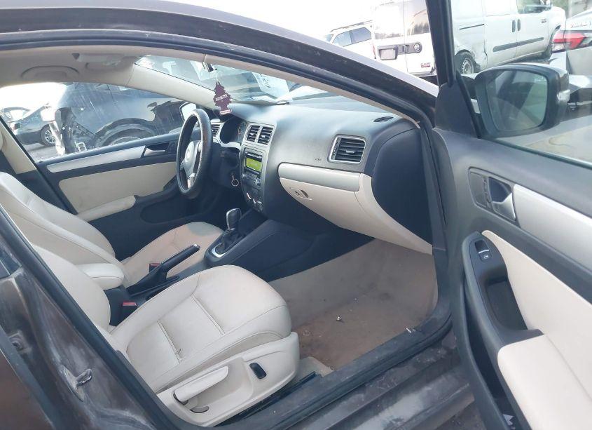Photo 5 of 2013 Volkswagen Jetta SE W/CONVENIENCE (VIN 3VWDP7AJ4DM288280)