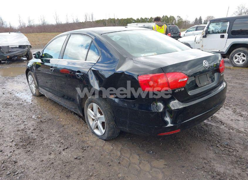 Photo 3 of 2013 Volkswagen Jetta 2.5L SE (VIN 3VWDP7AJ4DM352849)