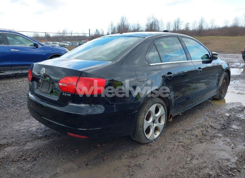 Photo 4 of 2013 Volkswagen Jetta 2.5L SE (VIN 3VWDP7AJ4DM352849)