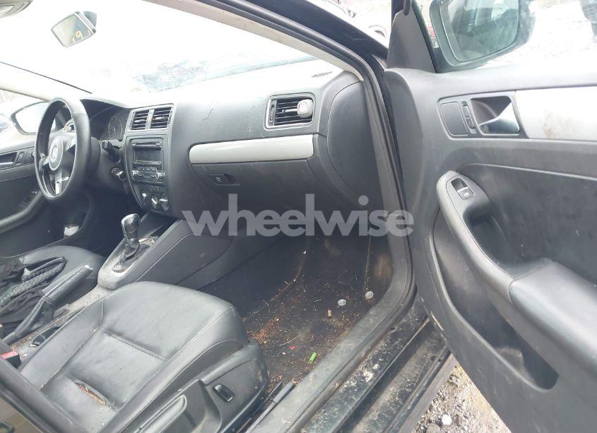 Photo 5 of 2013 Volkswagen Jetta 2.5L SE (VIN 3VWDP7AJ4DM352849)