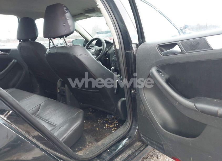 Photo 8 of 2013 Volkswagen Jetta 2.5L SE (VIN 3VWDP7AJ4DM352849)