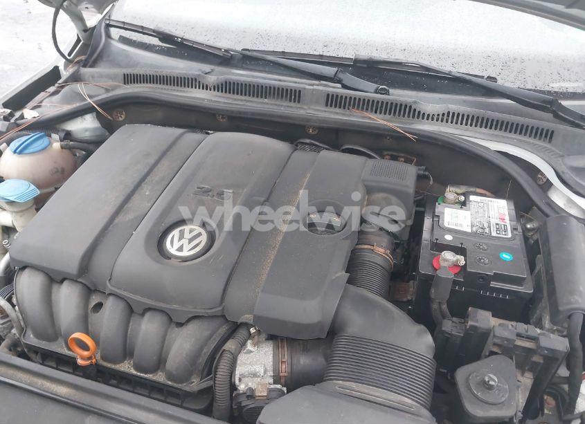 Photo 10 of 2013 Volkswagen Jetta 2.5L SE (VIN 3VWDP7AJ4DM360725)