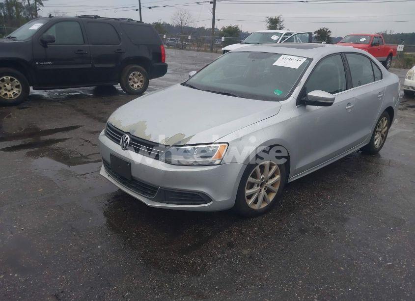 Photo 2 of 2013 Volkswagen Jetta 2.5L SE (VIN 3VWDP7AJ4DM360725)