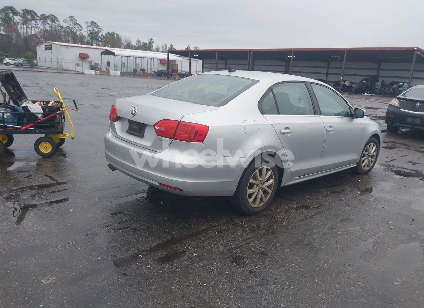 Photo 4 of 2013 Volkswagen Jetta 2.5L SE (VIN 3VWDP7AJ4DM360725)