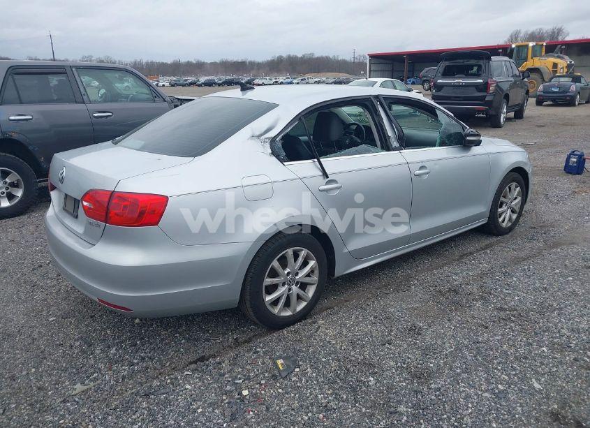 Photo 4 of 2013 Volkswagen Jetta 2.5L SE (VIN 3VWDP7AJ4DM361311)