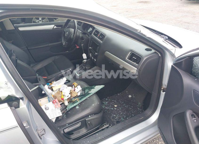 Photo 5 of 2013 Volkswagen Jetta 2.5L SE (VIN 3VWDP7AJ4DM361311)