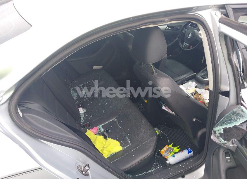 Photo 8 of 2013 Volkswagen Jetta 2.5L SE (VIN 3VWDP7AJ4DM361311)