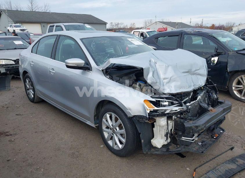 2013 Volkswagen Jetta 2.5L SE (VIN 3VWDP7AJ4DM391974) main photo