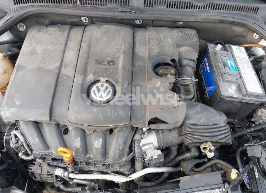 Photo 10 of 2013 Volkswagen Jetta 2.5L SE (VIN 3VWDP7AJ4DM391974)