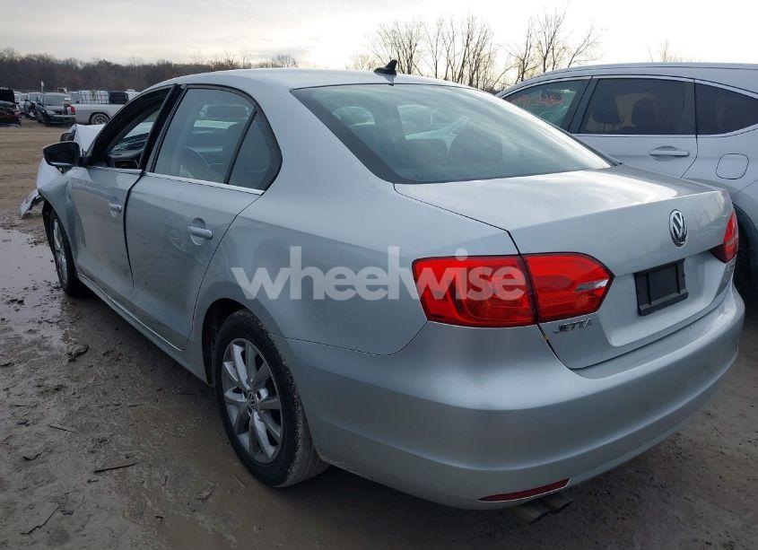 Photo 3 of 2013 Volkswagen Jetta 2.5L SE (VIN 3VWDP7AJ4DM391974)