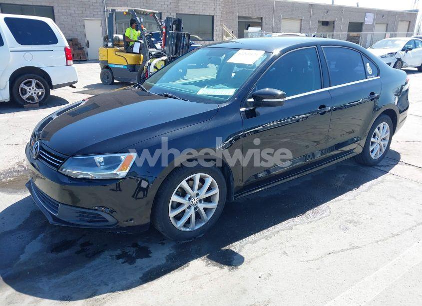 Photo 2 of 2013 Volkswagen Jetta 2.5L SE (VIN 3VWDP7AJ4DM423726)