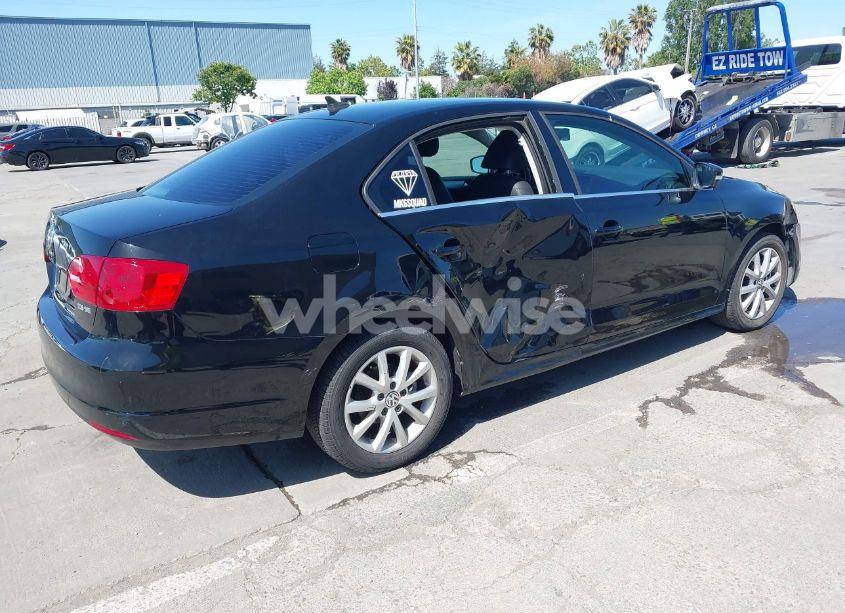 Photo 4 of 2013 Volkswagen Jetta 2.5L SE (VIN 3VWDP7AJ4DM423726)