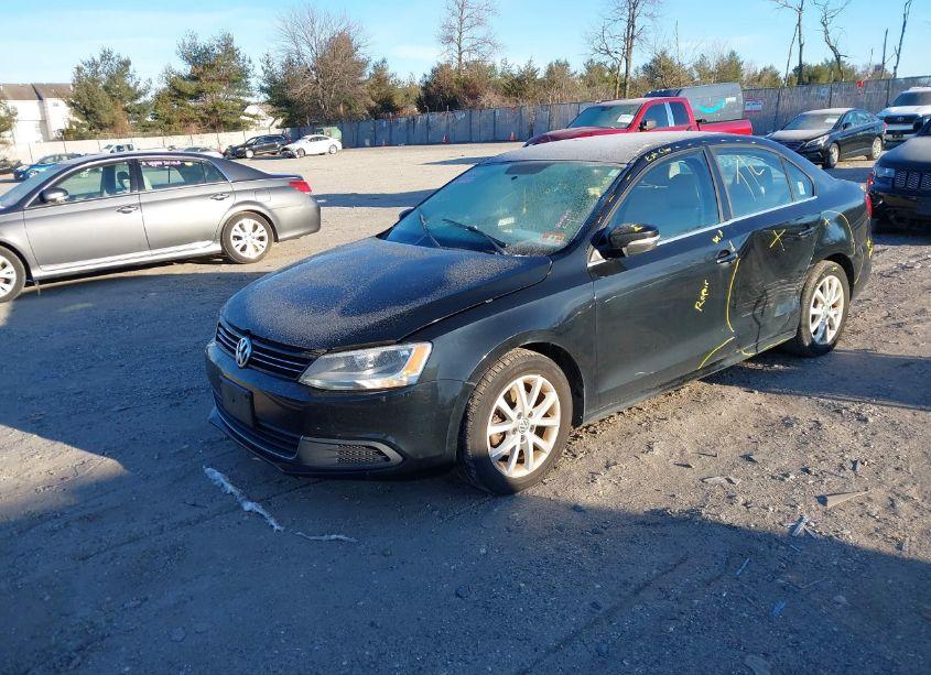 Photo 2 of 2013 Volkswagen Jetta 2.5L SE (VIN 3VWDP7AJ4DM437867)