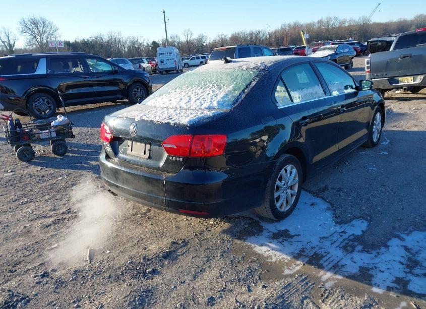 Photo 4 of 2013 Volkswagen Jetta 2.5L SE (VIN 3VWDP7AJ4DM437867)