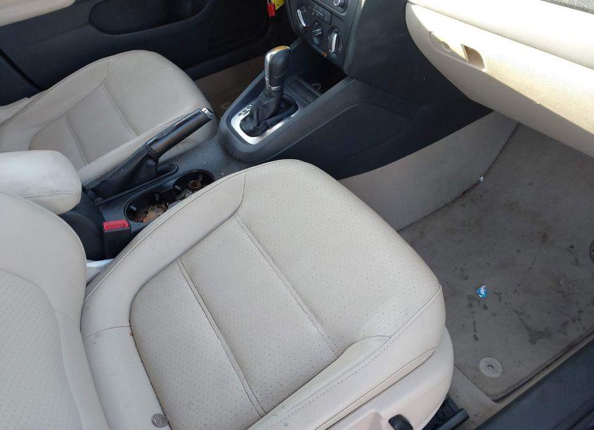 Photo 5 of 2013 Volkswagen Jetta 2.5L SE (VIN 3VWDP7AJ4DM437867)