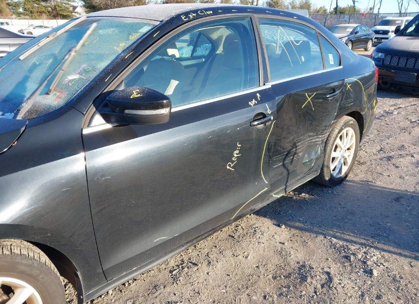 Photo 6 of 2013 Volkswagen Jetta 2.5L SE (VIN 3VWDP7AJ4DM437867)