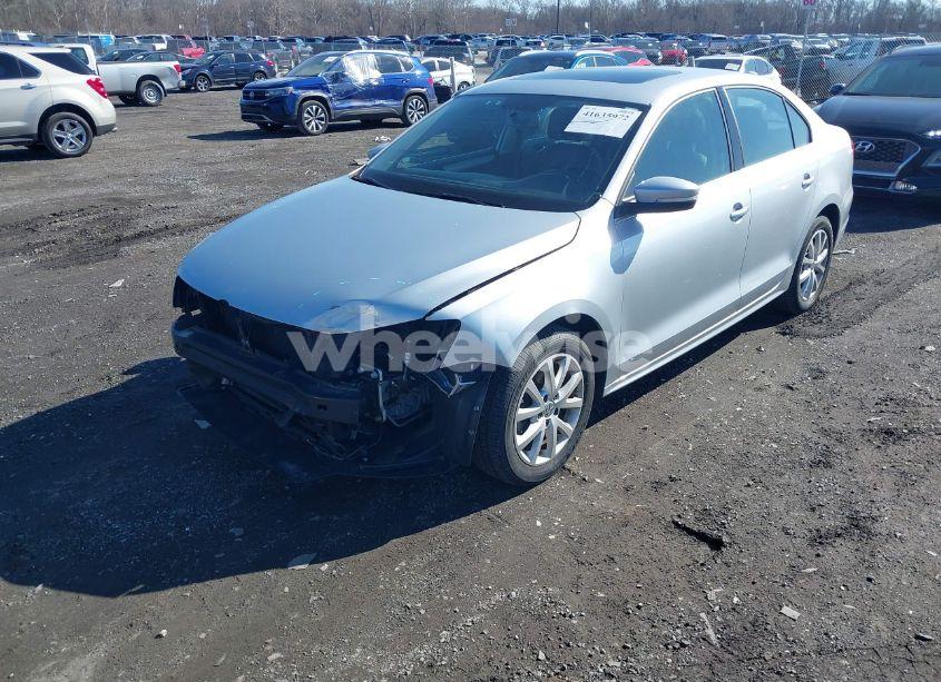 Photo 2 of 2013 Volkswagen Jetta 2.5L SE (VIN 3VWDP7AJ4DM442888)