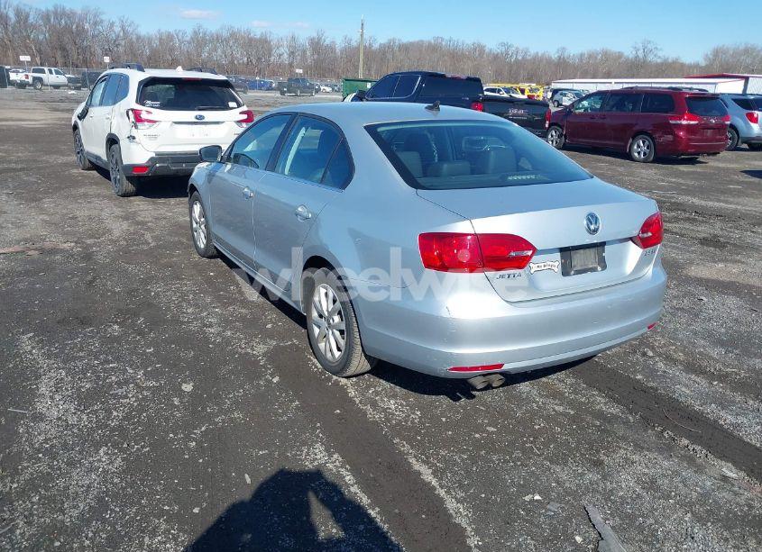 Photo 3 of 2013 Volkswagen Jetta 2.5L SE (VIN 3VWDP7AJ4DM442888)