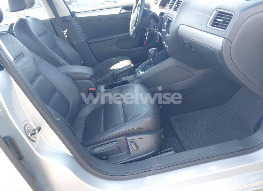 Photo 5 of 2013 Volkswagen Jetta 2.5L SE (VIN 3VWDP7AJ4DM442888)