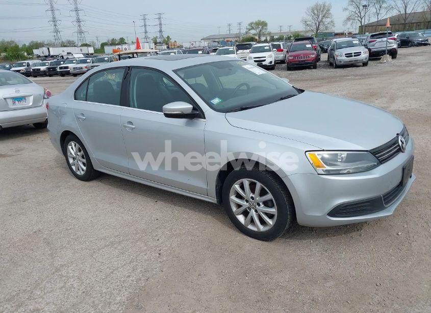 2013 Volkswagen Jetta 2.5L SE (VIN 3VWDP7AJ4DM446293) main photo
