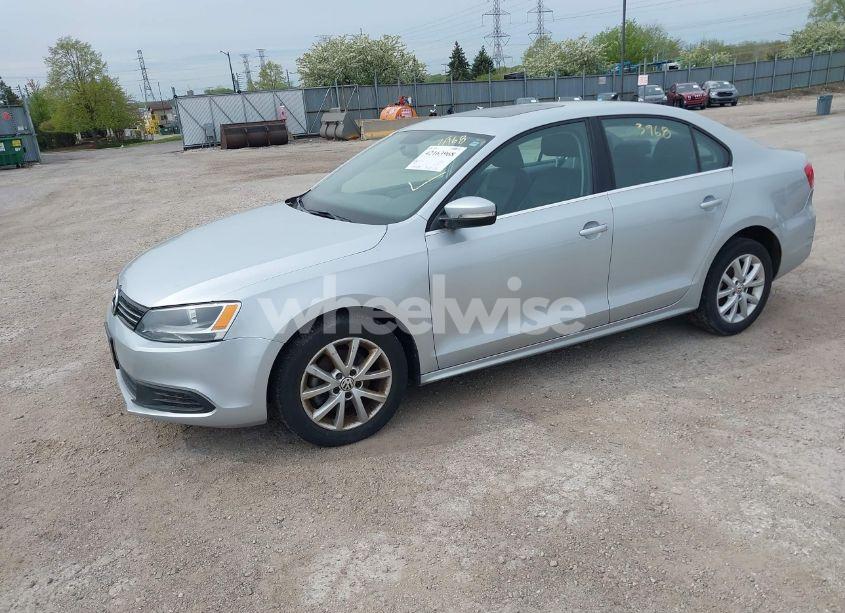 Photo 2 of 2013 Volkswagen Jetta 2.5L SE (VIN 3VWDP7AJ4DM446293)