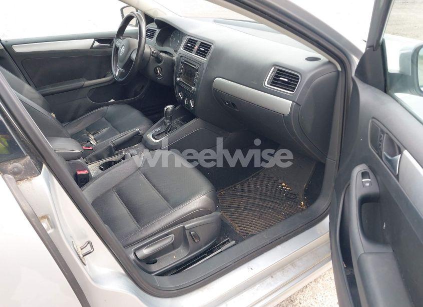 Photo 5 of 2013 Volkswagen Jetta 2.5L SE (VIN 3VWDP7AJ4DM446293)