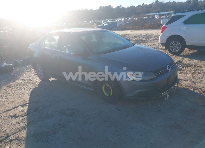 2013 Volkswagen Jetta 2.5L SE (VIN 3VWDP7AJ4DM447458) main photo