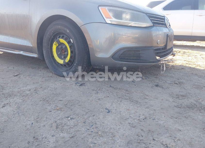 Photo 6 of 2013 Volkswagen Jetta 2.5L SE (VIN 3VWDP7AJ4DM447458)