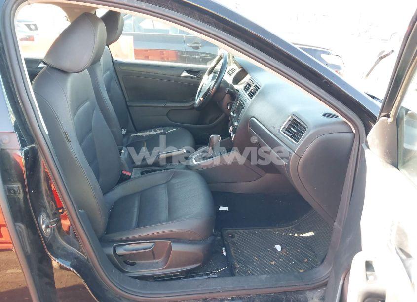 Photo 5 of 2012 Volkswagen Jetta 2.5L SE (VIN 3VWDP7AJ5CM009188)