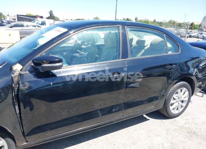 Photo 15 of 2012 Volkswagen Jetta 2.5L SE (VIN 3VWDP7AJ5CM013435)