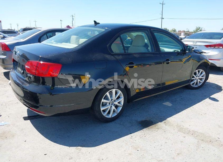 Photo 4 of 2012 Volkswagen Jetta 2.5L SE (VIN 3VWDP7AJ5CM013435)