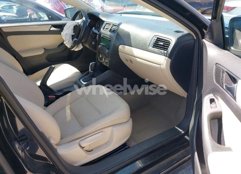 Photo 5 of 2012 Volkswagen Jetta 2.5L SE (VIN 3VWDP7AJ5CM013435)