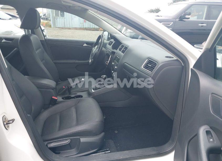 Photo 5 of 2012 Volkswagen Jetta 2.5L SE (VIN 3VWDP7AJ5CM128651)