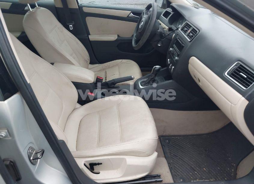 Photo 5 of 2012 Volkswagen Jetta 2.5L SE (VIN 3VWDP7AJ5CM303206)