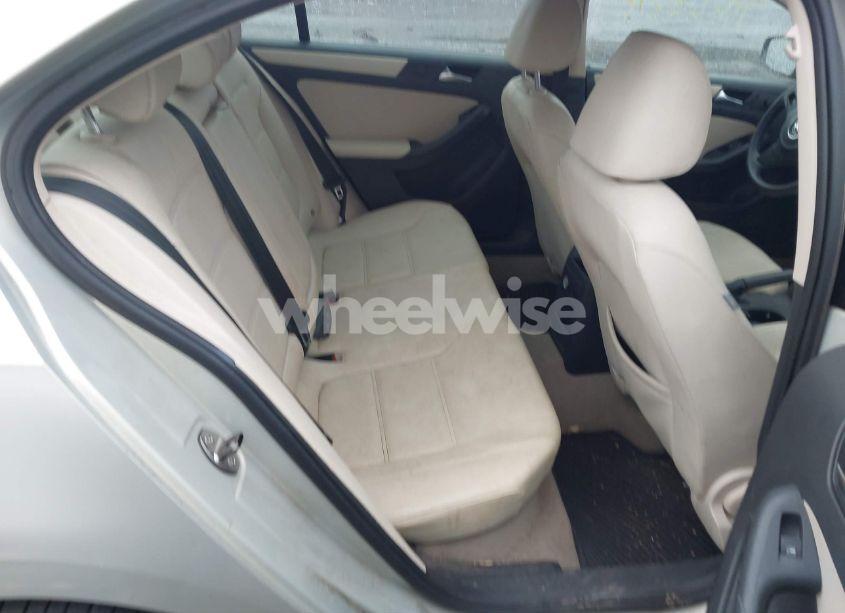 Photo 8 of 2012 Volkswagen Jetta 2.5L SE (VIN 3VWDP7AJ5CM303206)