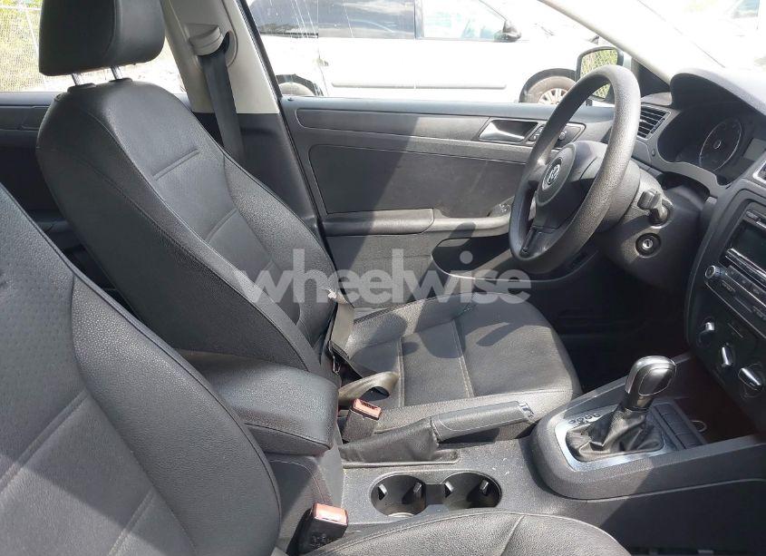 Photo 5 of 2012 Volkswagen Jetta 2.5L SE (VIN 3VWDP7AJ5CM309846)