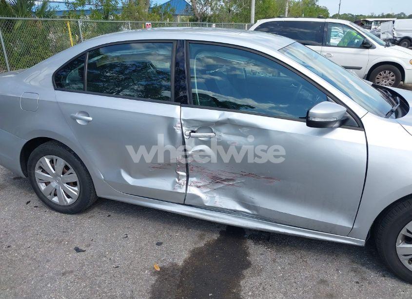 Photo 6 of 2012 Volkswagen Jetta 2.5L SE (VIN 3VWDP7AJ5CM309846)