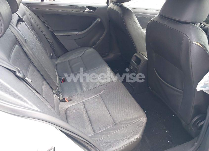 Photo 8 of 2012 Volkswagen Jetta 2.5L SE (VIN 3VWDP7AJ5CM309846)