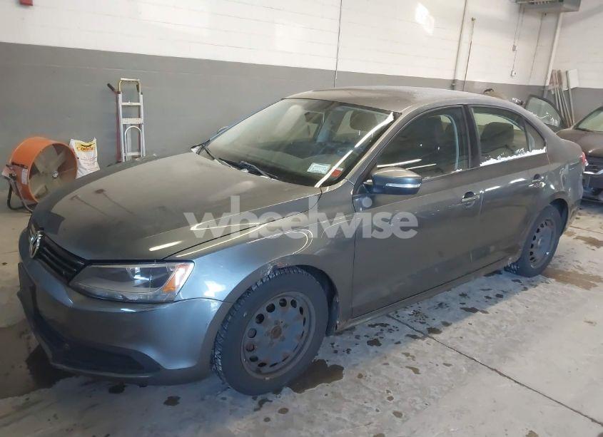 Photo 2 of 2012 Volkswagen Jetta 2.5L SE (VIN 3VWDP7AJ5CM322354)