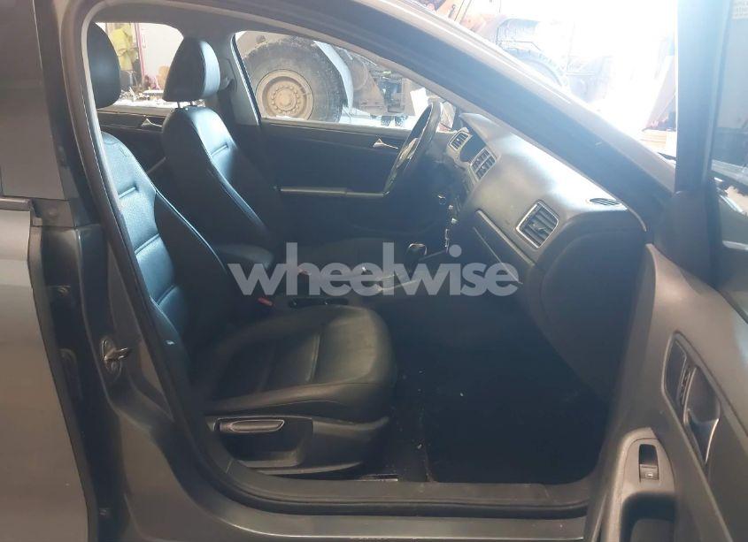 Photo 5 of 2012 Volkswagen Jetta 2.5L SE (VIN 3VWDP7AJ5CM322354)