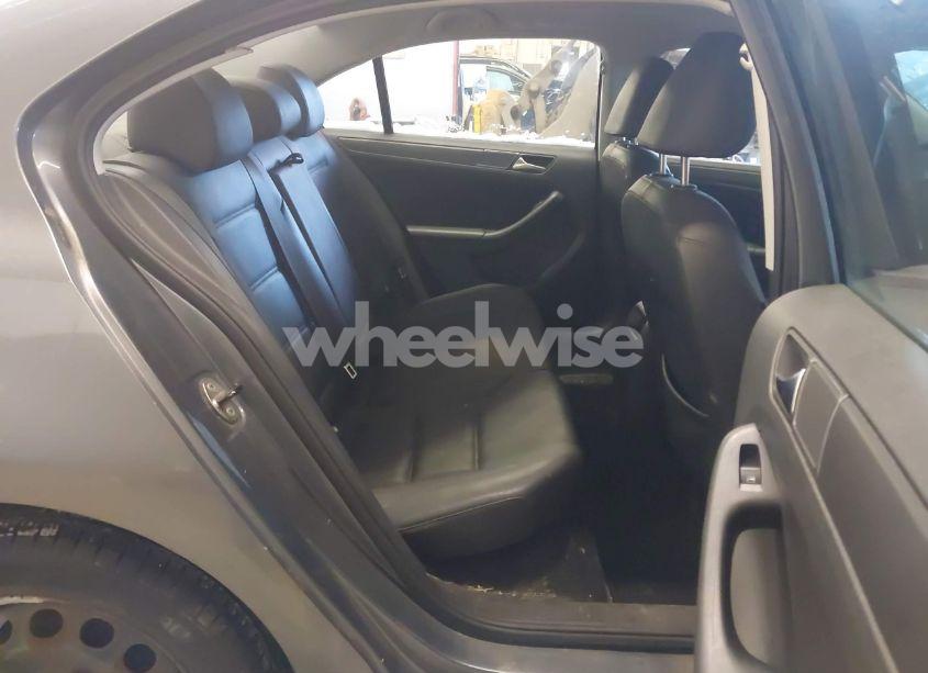 Photo 8 of 2012 Volkswagen Jetta 2.5L SE (VIN 3VWDP7AJ5CM322354)